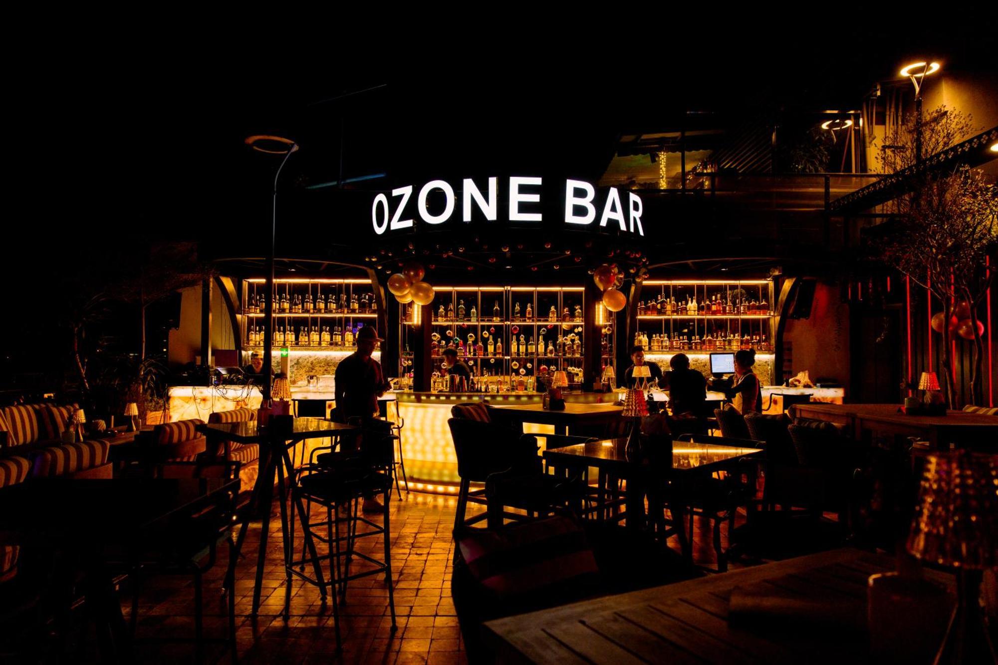 Grand Hotel Du Lac Hanoi Kültér fotó Ozone Bar
