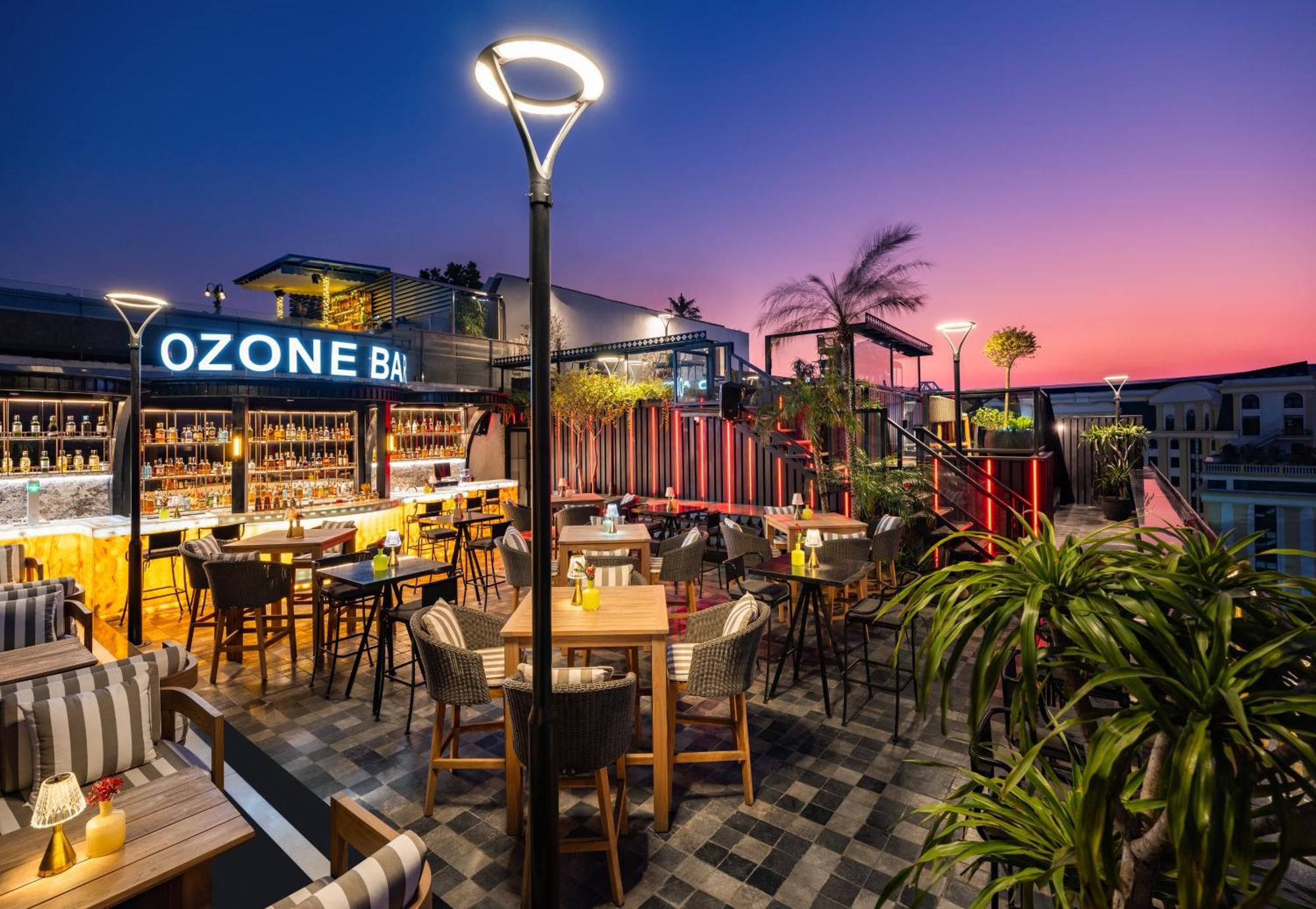Grand Hotel Du Lac Hanoi Kültér fotó OZONE Bar