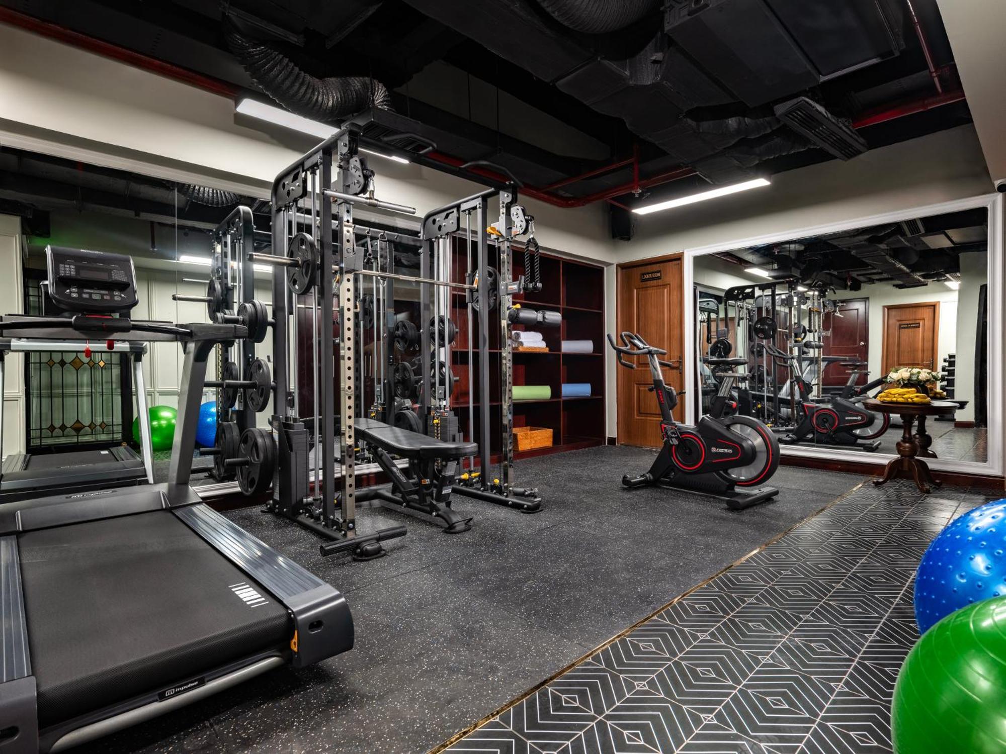 Grand Hotel Du Lac Hanoi Kültér fotó The gym at the hotel