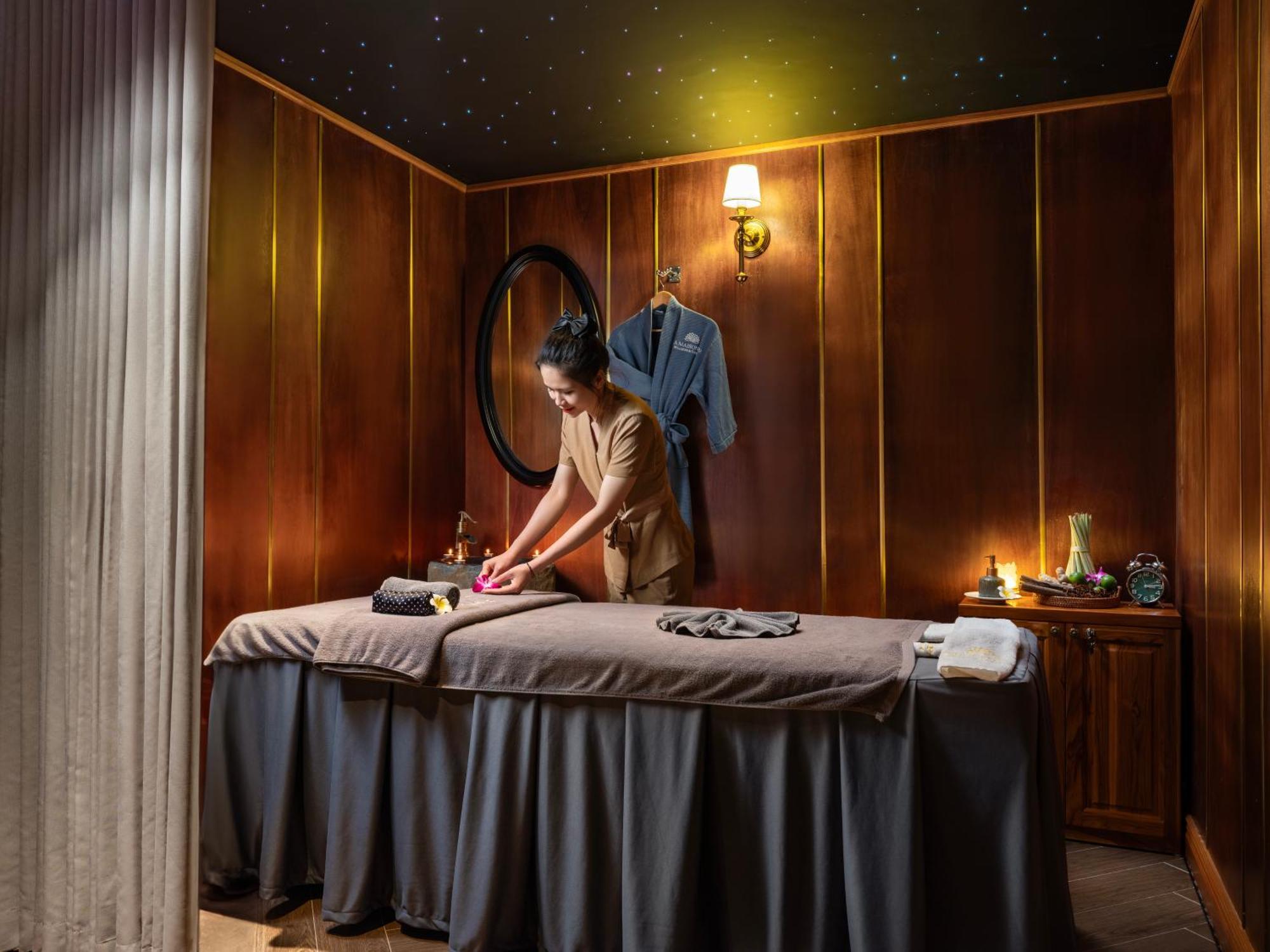 Grand Hotel Du Lac Hanoi Kültér fotó Thai massage