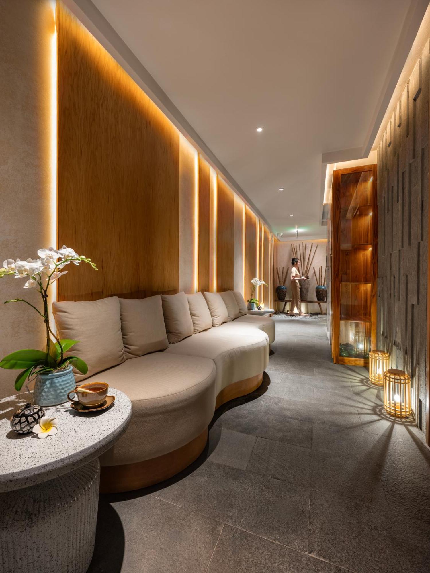 Grand Hotel Du Lac Hanoi Kültér fotó The Spa at The Landmark