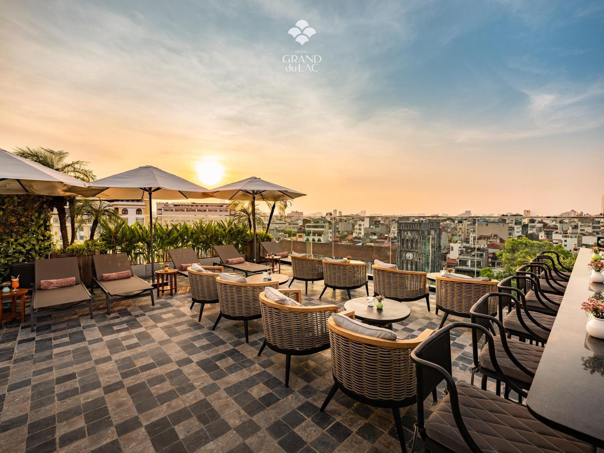 Grand Hotel Du Lac Hanoi Kültér fotó The 1980s rooftop bar